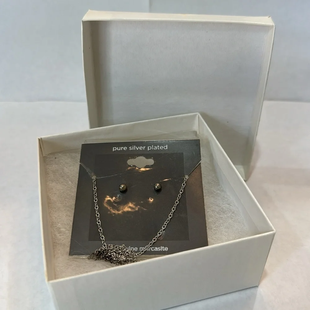 MARCASITE EIFFEL TOWER SILVER NECKLACE‎ AND EARRINGS